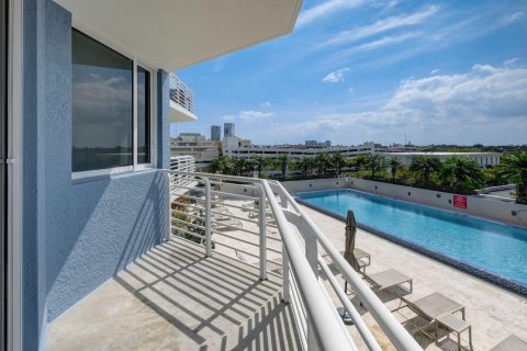 Condo in West Palm Beach, Florida, 1 bedroom  № 1100306 - photo 9