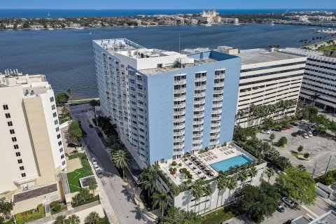 Condo in West Palm Beach, Florida, 1 bedroom  № 1100306 - photo 4