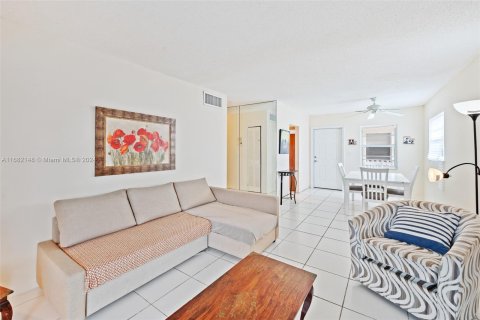 Condominio en venta en Margate, Florida, 2 dormitorios, 92.9 m2 № 1413945 - foto 11