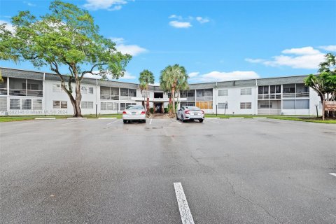 Condominio en venta en Margate, Florida, 2 dormitorios, 92.9 m2 № 1413945 - foto 1