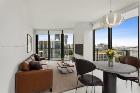 Condo in Miami, Florida, 2 bedrooms  № 1232886 - photo 1