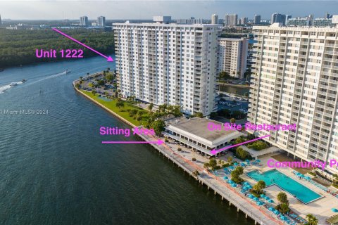 Condominio en venta en Sunny Isles Beach, Florida, 2 dormitorios, 120.31 m2 № 1232817 - foto 2