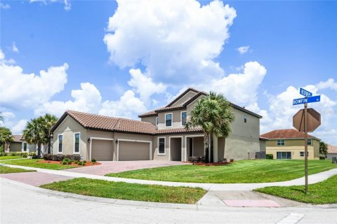 Villa ou maison à vendre à Kissimmee, Floride: 5 chambres, 358.32 m2 № 1298828 - photo 4