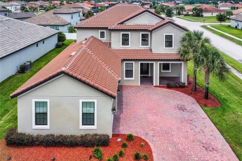 House in BELLALAGO in Kissimmee, Florida 5 bedrooms, 358.32 sq.m. № 1298828 - photo 1