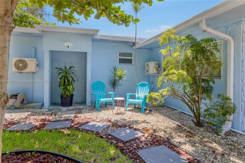 Villa ou maison à vendre à Fort Lauderdale, Floride: 4 chambres, 155.98 m2 № 713752 - photo 27