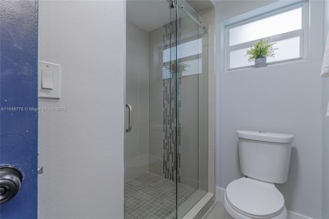 Casa en venta en Fort Lauderdale, Florida, 4 dormitorios, 155.98 m2 № 713752 - foto 20