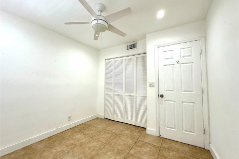 Townhouse in Sunrise, Florida 3 bedrooms, 137.96 sq.m. № 1172174 - photo 12