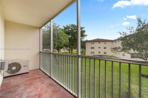 Condo in Pembroke Pines, Florida, 1 bedroom  № 1348682 - photo 20