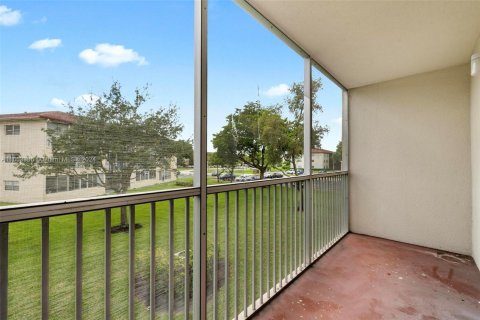 Condo in Pembroke Pines, Florida, 1 bedroom  № 1348682 - photo 21