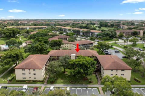 Condo in Pembroke Pines, Florida, 1 bedroom  № 1348682 - photo 1