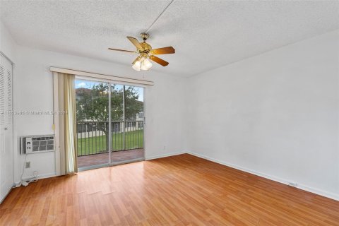 Condo in Pembroke Pines, Florida, 1 bedroom  № 1348682 - photo 18