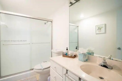 Condo in Sunny Isles Beach, Florida, 2 bedrooms  № 1348771 - photo 18