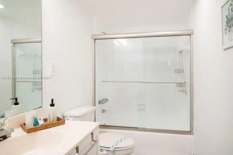 Condo in Sunny Isles Beach, Florida, 2 bedrooms  № 1348771 - photo 17