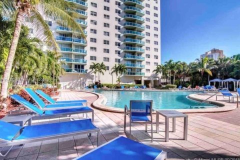 Condo in Sunny Isles Beach, Florida, 2 bedrooms  № 1348771 - photo 26