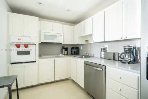 Condo in Sunny Isles Beach, Florida, 2 bedrooms  № 1348771 - photo 6