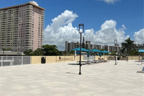 Condo in Sunny Isles Beach, Florida, 1 bedroom  № 1294198 - photo 2