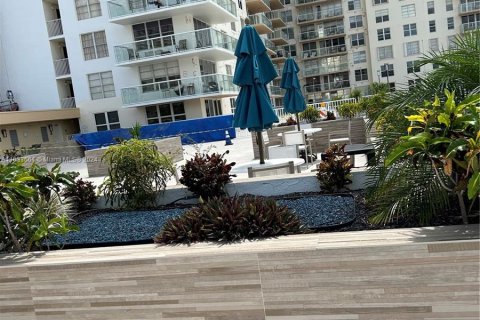 Condo in Sunny Isles Beach, Florida, 1 bedroom  № 1294198 - photo 3