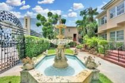 Condominio en venta en Coral Gables, Florida, 1 dormitorio, 54.63 m2 № 1309838 - foto 2