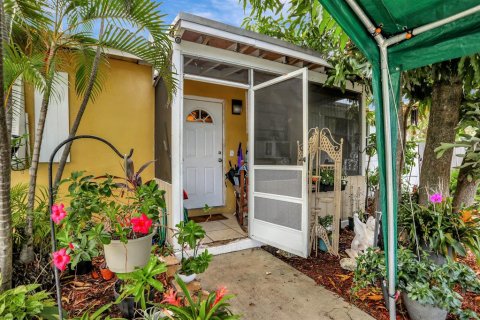 Villa ou maison à vendre à Pompano Beach, Floride: 2 chambres, 87.98 m2 № 587709 - photo 18