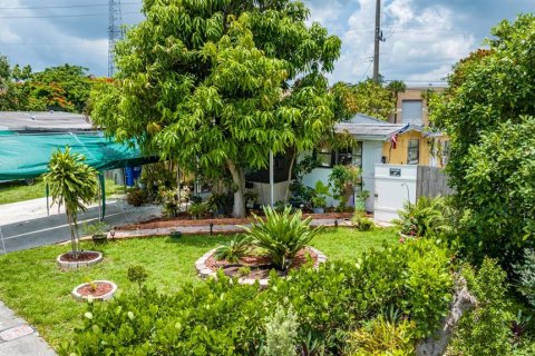 Villa ou maison à vendre à Pompano Beach, Floride: 2 chambres, 87.98 m2 № 587709 - photo 28