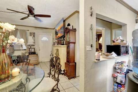 Villa ou maison à vendre à Pompano Beach, Floride: 2 chambres, 87.98 m2 № 587709 - photo 15