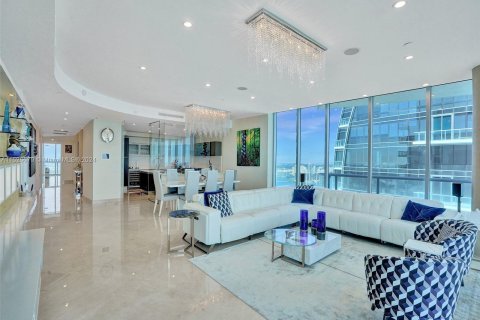 Condominio en venta en Sunny Isles Beach, Florida, 4 dormitorios, 266.72 m2 № 988972 - foto 16