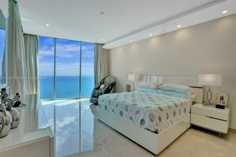 Condo in Sunny Isles Beach, Florida, 4 bedrooms  № 988972 - photo 21
