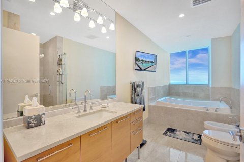 Condominio en venta en Sunny Isles Beach, Florida, 4 dormitorios, 266.72 m2 № 988972 - foto 28