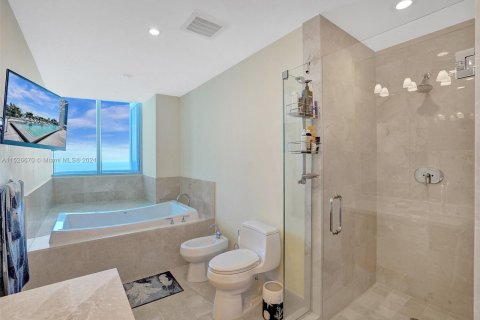 Condominio en venta en Sunny Isles Beach, Florida, 4 dormitorios, 266.72 m2 № 988972 - foto 29