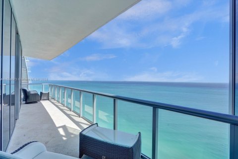 Condominio en venta en Sunny Isles Beach, Florida, 4 dormitorios, 266.72 m2 № 988972 - foto 24