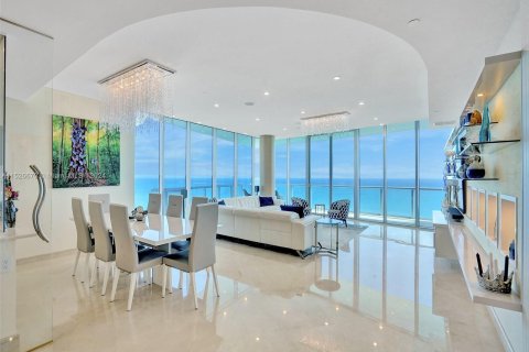 Condominio en venta en Sunny Isles Beach, Florida, 4 dormitorios, 266.72 m2 № 988972 - foto 4