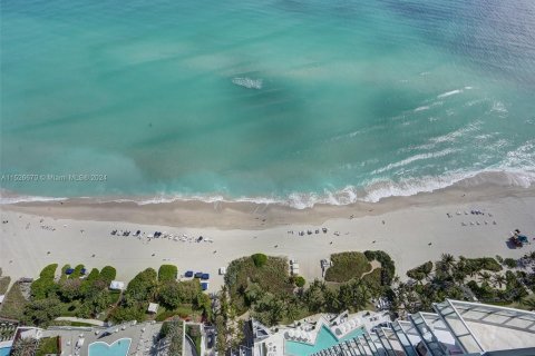 Condominio en venta en Sunny Isles Beach, Florida, 4 dormitorios, 266.72 m2 № 988972 - foto 14