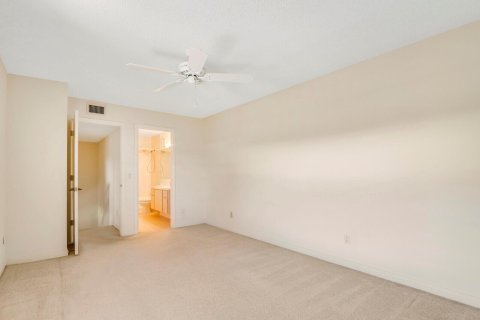 Townhouse in Palm City, Florida 2 bedrooms, 127.65 sq.m. № 1120038 - photo 22