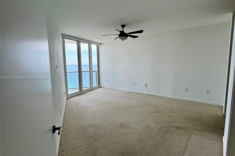 Condo in Sunny Isles Beach, Florida, 2 bedrooms  № 1403037 - photo 14