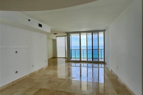 Condo in Sunny Isles Beach, Florida, 2 bedrooms  № 1403037 - photo 4