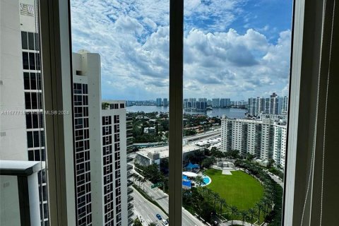 Condo in Sunny Isles Beach, Florida, 2 bedrooms  № 1403037 - photo 10