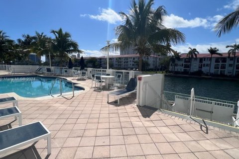 Copropriété à vendre à Aventura, Floride: 2 chambres, 124.77 m2 № 1402780 - photo 30