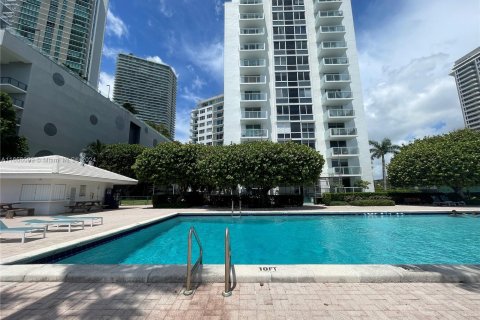 Copropriété à louer à Miami, Floride: 2 chambres, 114.27 m2 № 1355344 - photo 23