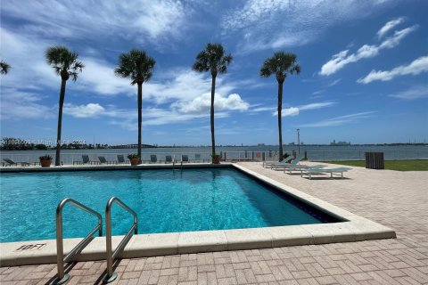 Condo in Miami, Florida, 2 bedrooms  № 1355344 - photo 22