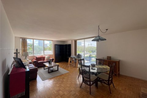 Copropriété à louer à Miami, Floride: 2 chambres, 114.27 m2 № 1355344 - photo 5