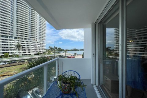 Copropriété à louer à Miami, Floride: 2 chambres, 114.27 m2 № 1355344 - photo 3