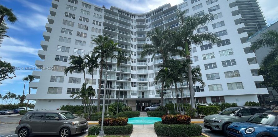 Condominio en Miami, Florida, 2 dormitorios  № 1355344