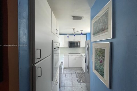 Copropriété à louer à Miami, Floride: 2 chambres, 114.27 m2 № 1355344 - photo 11