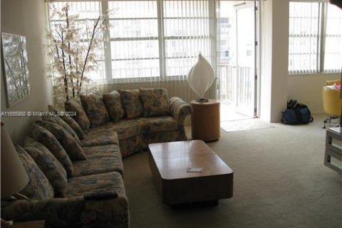 Condo in Sunny Isles Beach, Florida, 1 bedroom  № 1355260 - photo 4