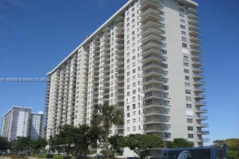 Condo in Sunny Isles Beach, Florida, 1 bedroom  № 1355260 - photo 3