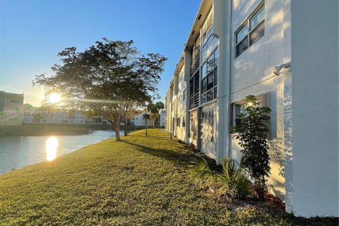 Condo in Sunrise, Florida, 2 bedrooms  № 1355343 - photo 2