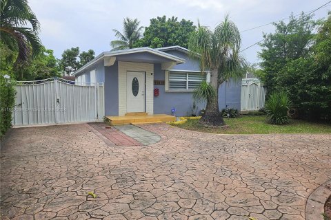 Villa ou maison à vendre à Sweetwater, Floride: 3 chambres, 100.33 m2 № 1095970 - photo 1