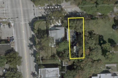 Commercial property in Miami, Florida 247.96 sq.m. № 1233910 - photo 1