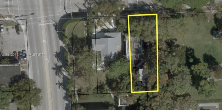 Commercial property in Miami, Florida 247.96 sq.m. № 1233910