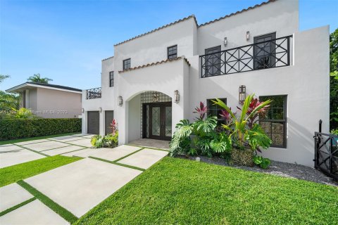 Villa ou maison à vendre à Coral Gables, Floride: 5 chambres, 309.09 m2 № 537000 - photo 4